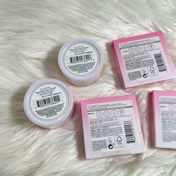 Almay Makeup Bundle - Picture 3 of 4